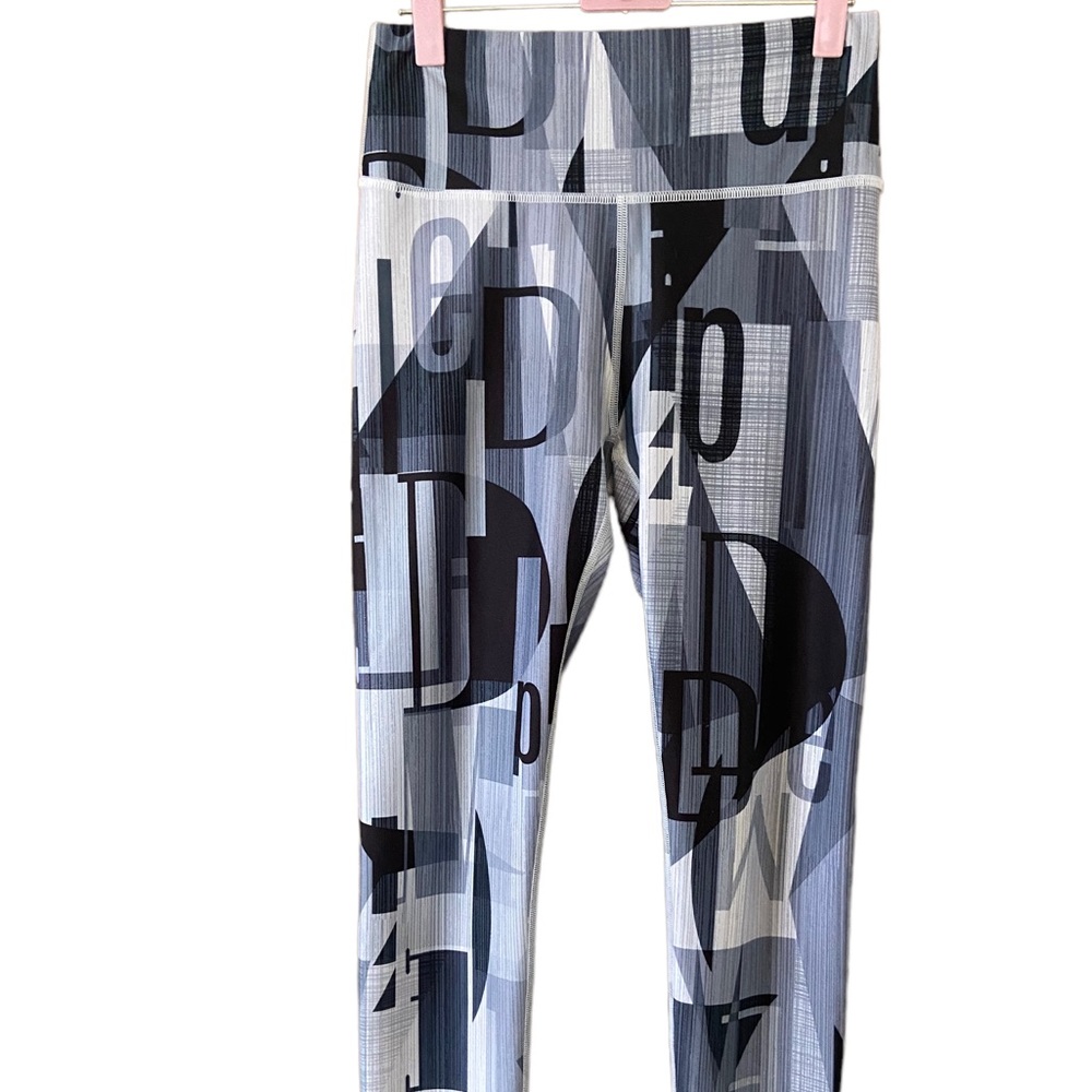 Limited Edition Fabletics legging.